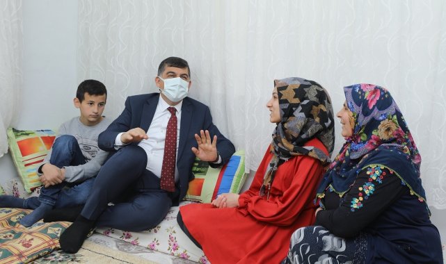 Fadıloğlu, iftar öncesi her gün farkı ailelerin konuğu oluyor