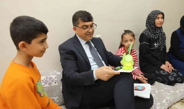 Fadıloğlu önce veli toplantısına katıldı, sonra evde ziyaret etti