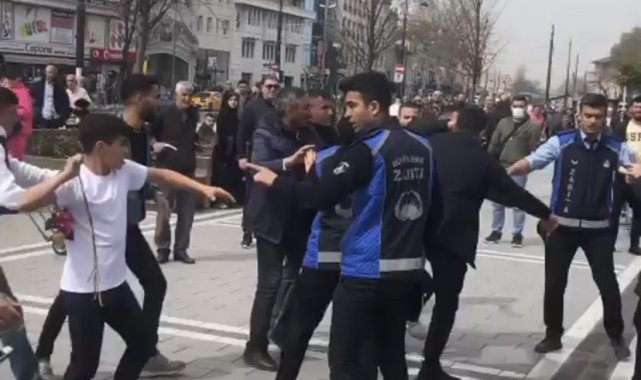 Fatih&#039;te zabıta ve seyyar satıcılar arasında kavga