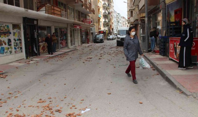 Fırtına Manisa'yı savaş alanına çevirdi