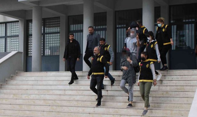 Fuhuş operasyonunda gözaltına alınan 3 şüpheli adliyeye sevk edildi