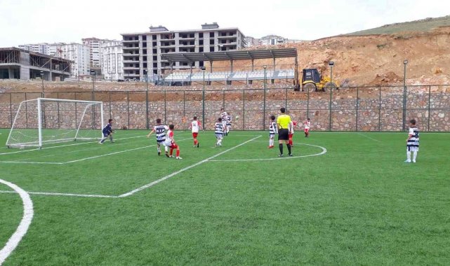 Futbol küçükler grup maçları Elazığ'da başladı