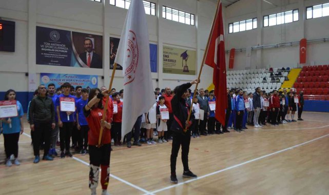 Futsal grup müsabakaları Tavşanlı'da başladı