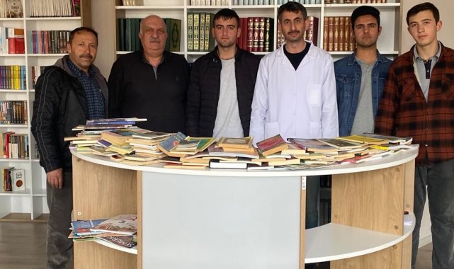 Gazeteci Muammer Başer; 200 kitap bağışında bulundu