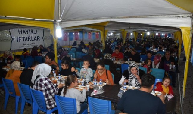 Gaziantep'te her gün bir mahallede iftarlık yemek dağıtılıyor