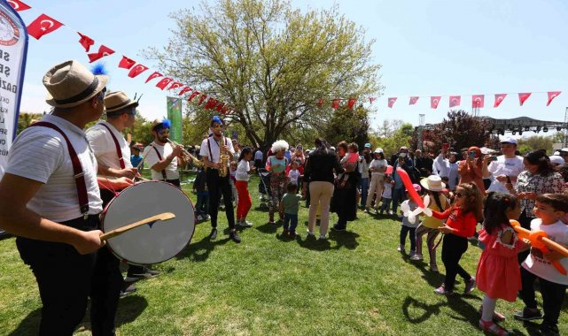 Gaziantepli çocuklar 23 Nisan'ı Masal Park'ta kutladı
