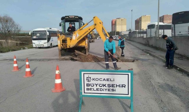 Gebze'de bozulan yollarda çalışma yapılıyor