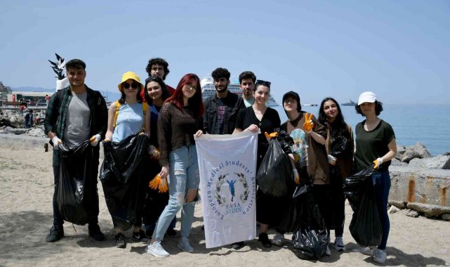 Geleceğin doktorlarından Kuşadası'nda çevreci etkinlik