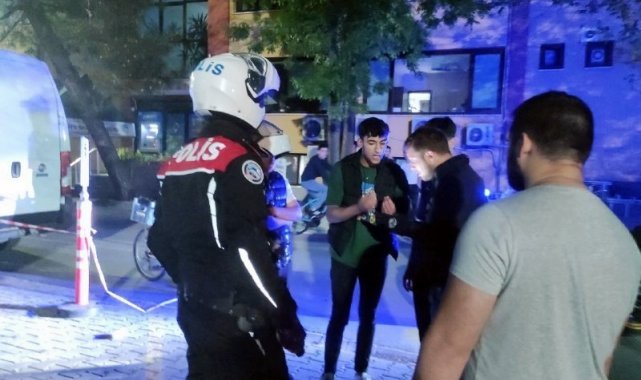 Gençler kavga etti: Polis kimlik, masa sahibi hasarının peşine düştü