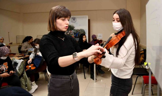 Gençler Tepebaşı'nda müzik yapmayı öğreniyor