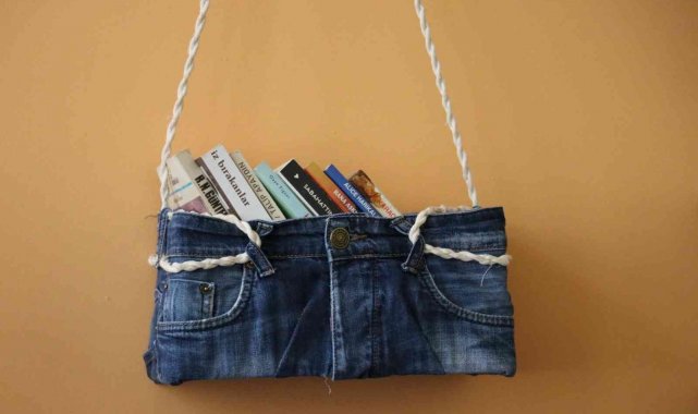 Geri dönüşüm malzemelerinden kütüphane yaptılar