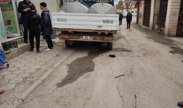 Geri manevra yapan aracın altında kalan yaşlı adam öldü