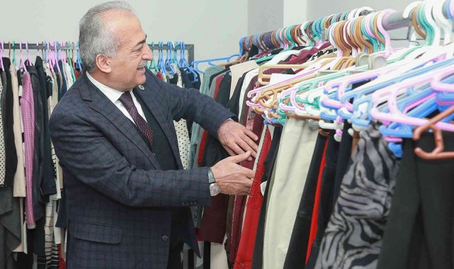 Giy-çık mağazası ihtiyaçlı öğrencilerin hizmetinde
