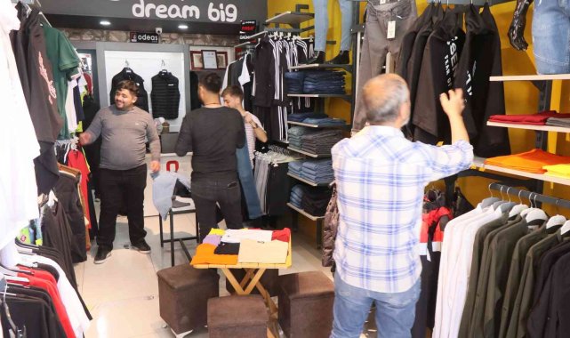 Giyim mağazalarında bayram hareketliliği başladı
