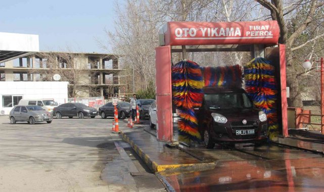 Gökten çamur yağdı oto yıkamacılarda kuyruk oluştu