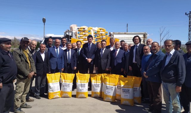 Gölbaşı ilçesinde ayçiçeği tohumu dağıtıldı