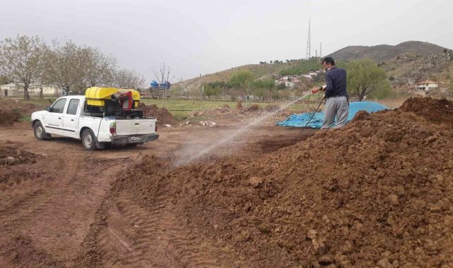 Gölbaşı'nda larva ilaçlaması sürüyor