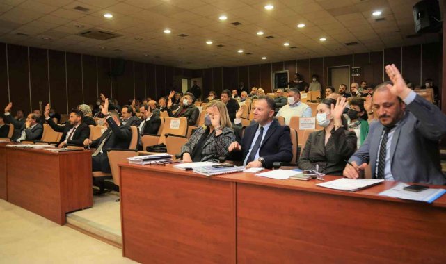 Gölcük Belediyesi meclisinde, iş yerlerinde Türkçe isim kullanılması oy birliğiyle kabul edildi