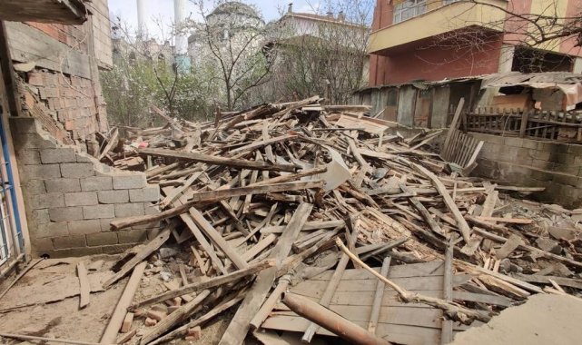 Gölcük'te 98 bina yıkıldı