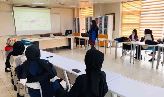 Gönüllü gençlere eğitim verildi