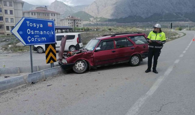 Hafit ticari araç ile otomobil çarpıştı: 1 yaralı