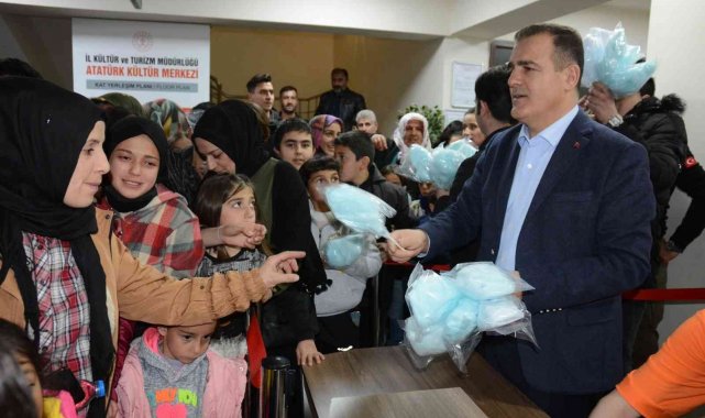 Hakkari Belediyesi Ramazan gecelerine renk katıyor