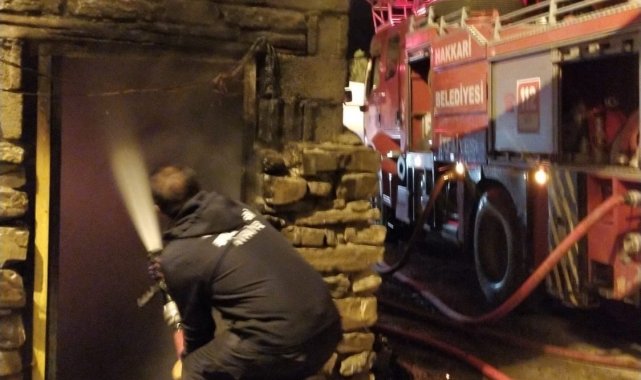 Hakkari'de tandır evi ve odunlukta yangın