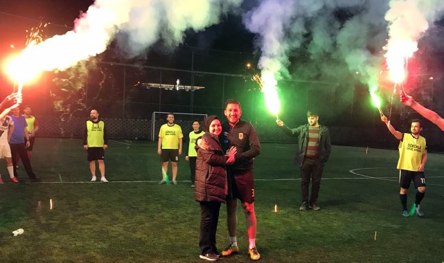 Halı sahada evlilik teklifi