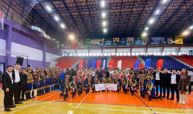 Halk oyunlarında Denizli'ye Türkiye şampiyonluğunu getirdiler