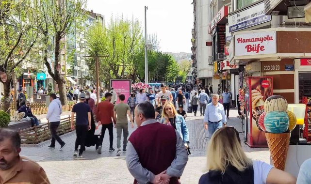 Hamamyolu Caddesi&#039;nde bayram yoğunluğu başladı