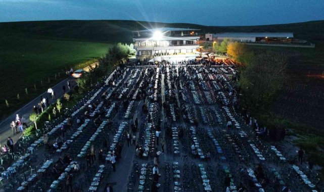 Hamo Ağadan 3 bin kişiye iftar yemeği