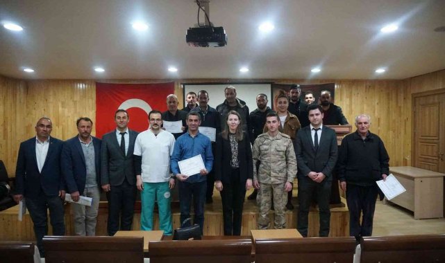 Hanak'lı hayvan yetiştiricileri sertifikalarını aldı