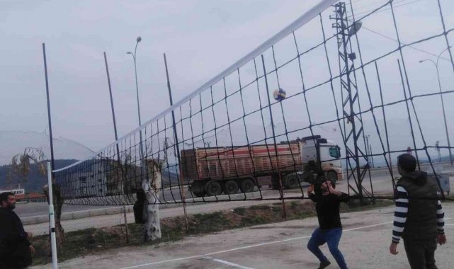 Hassa'da voleybol sahaları yeniden düzenlendi