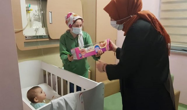 Hasta çocukları unutmadılar