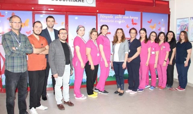 Hastane yönetimi ebelerin haftasını kutladı