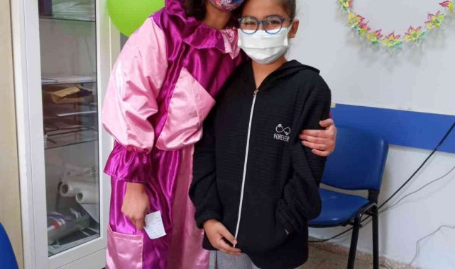 Hastanede çocuklara 23 Nisan sürprizi