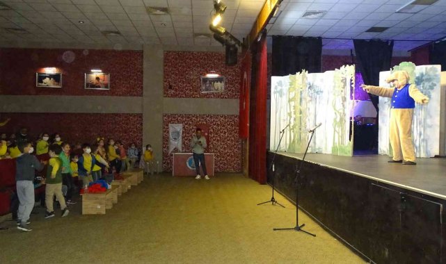 Havran&#039;da öğrenciler tiyatroyla buluştu