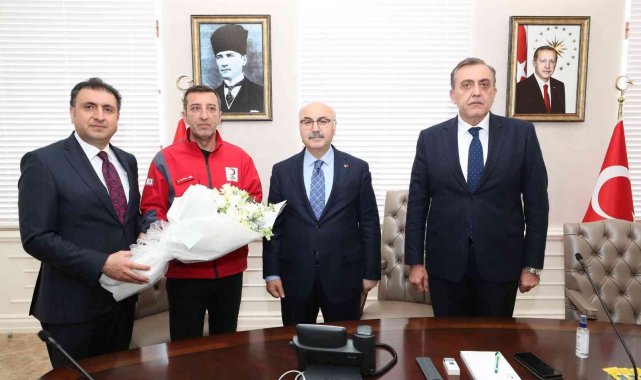 Hayırsever iş adamı ve kardeşinden Buca Kızılay&#039;a anaokulu bağışı