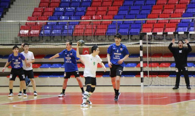 Hentbol Küçük Erkekler Türkiye Şampiyonası çeyrek finallerle devam ediyor