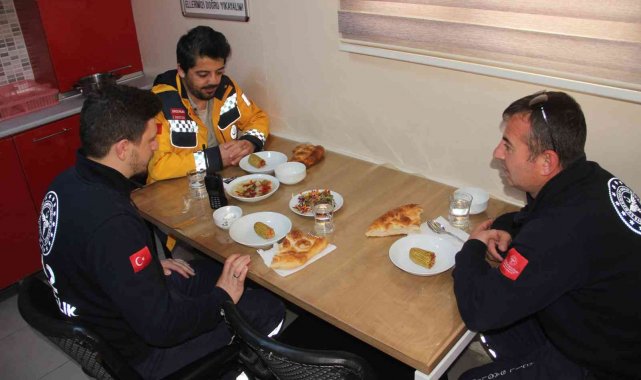 Herkes oruç açarken onlar hayat kurtarıyor