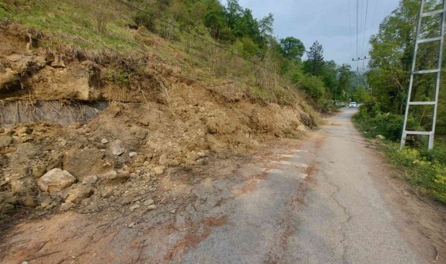 Heyelandan yolu kapanan köylüler yolun yapılmasını istedi