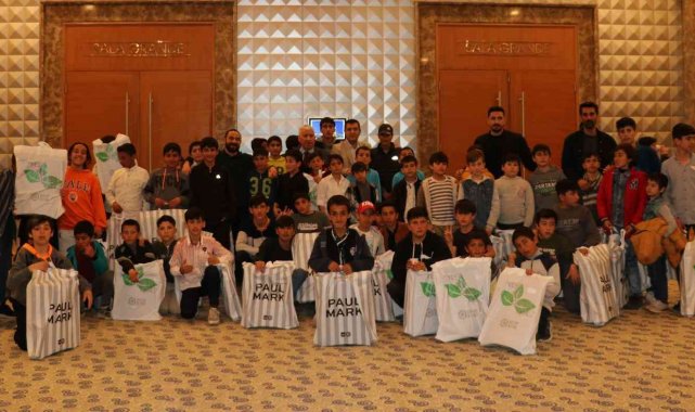 Hilton Hotel&#039;inden sokakta çalışan çocuklara iftar