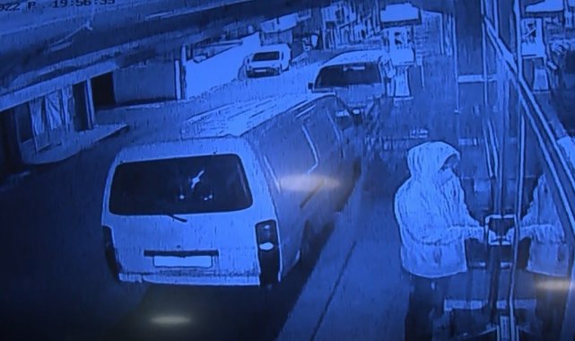 Hırsızlar kendi dükkanı gibi anahtarla kapıyı açtı, çelik kasayı çaldı