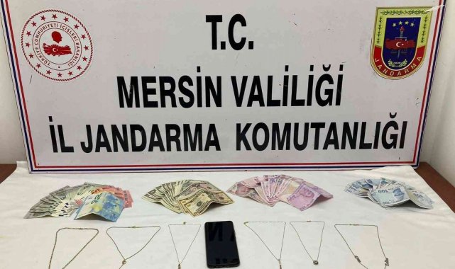 Hırsızlık şüphelisi çaldığı altın ve paralarla birlikte yakalandı