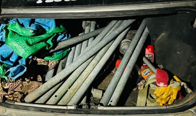 Hırsızlık şüphelisi çaldığı borularla birlikte yakalandı