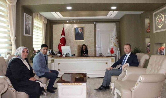 Hizan Kaymakamı Muhammed İkbal Yelek, Koltuğunu Elif Ercik'e bıraktı