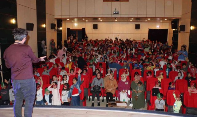 Hizan'da çocuklar tiyatro ile buluştu
