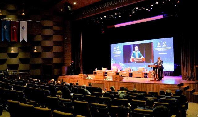 HKÜ&#039;de &quot;yapay zekanın yan etkileri anlatıldı