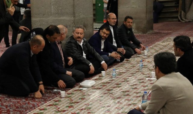 Hunat Camii&#039;nde vatandaşlar sahur sofrasında buluştu