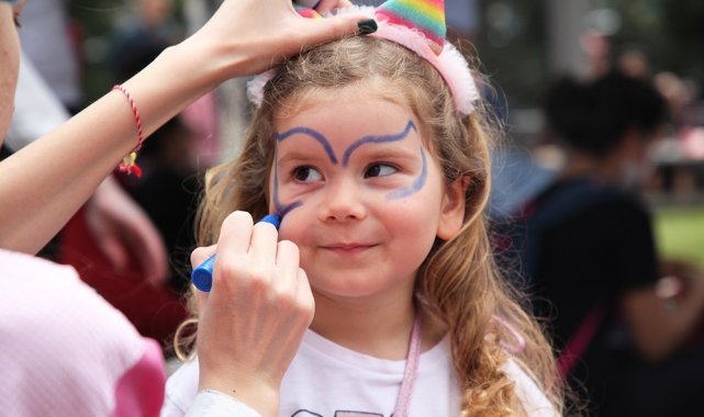 İEÜ Medical Park'ta panayır havasında 23 Nisan şenliği